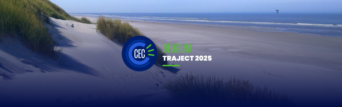 photo de plage avec dégradé bleu et logo CEC belgium par dessus